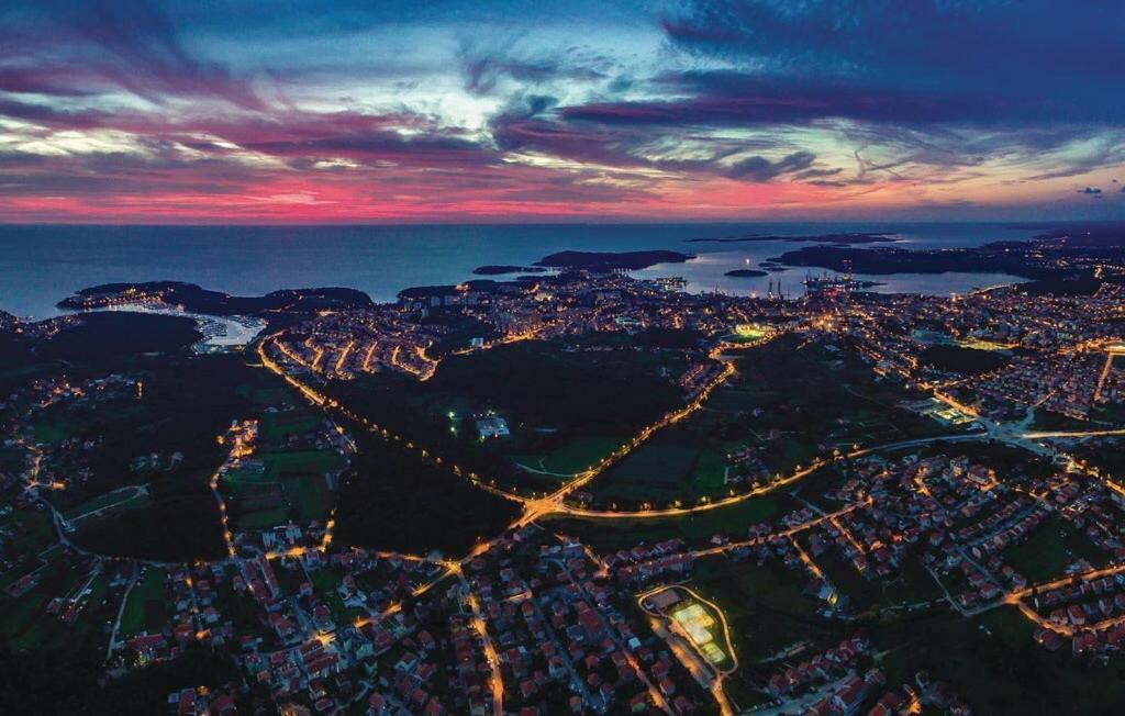 Apartments Veda Pula Bagian luar foto